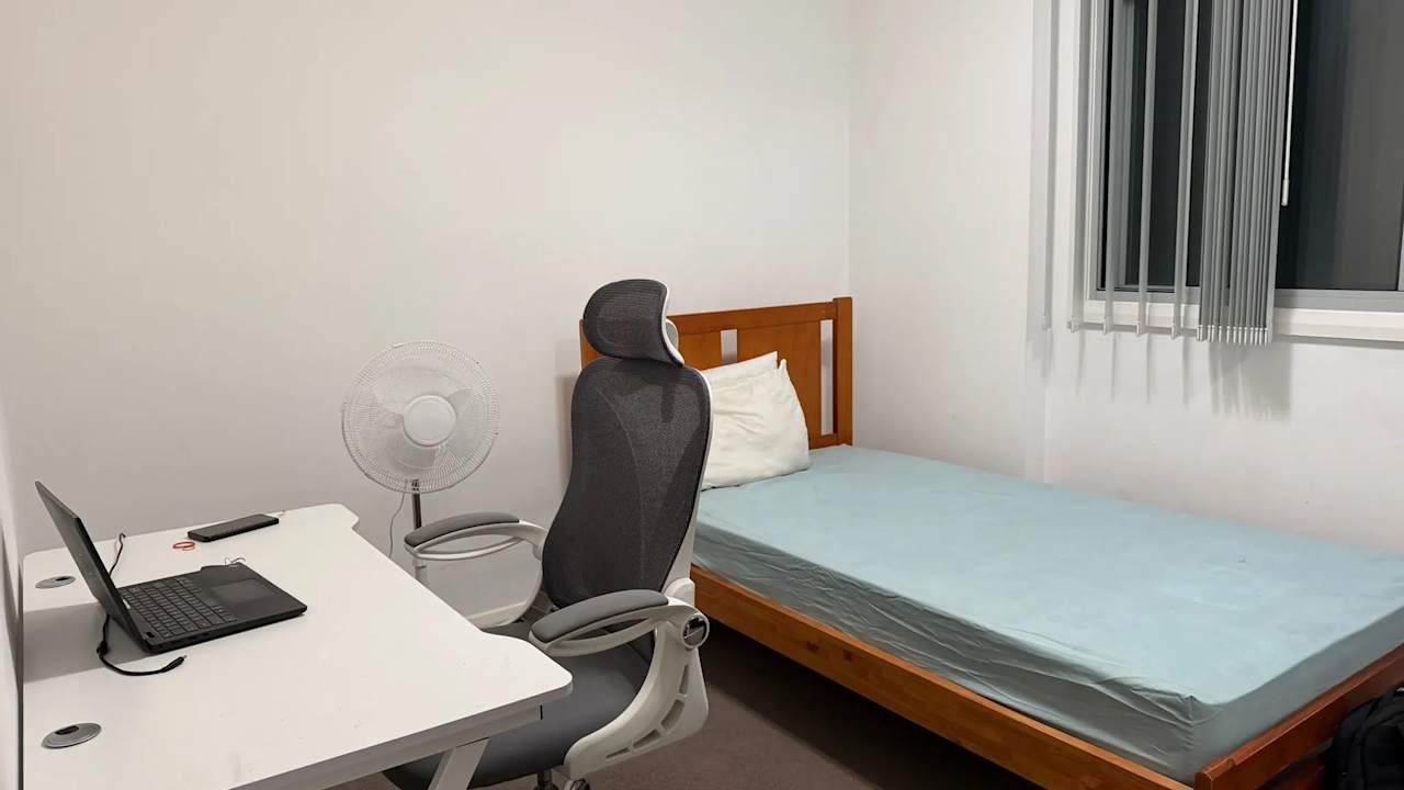 Furnished room in a flatshare