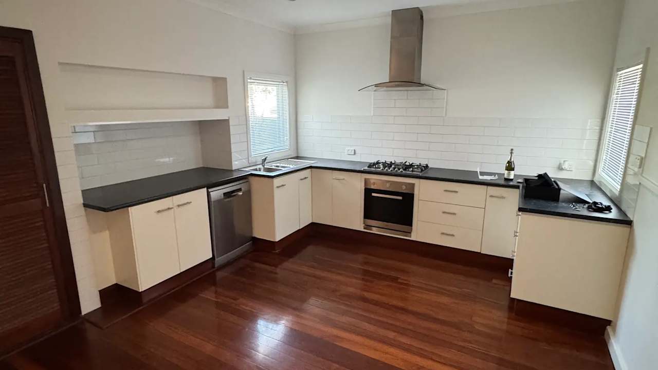 Room in a share house