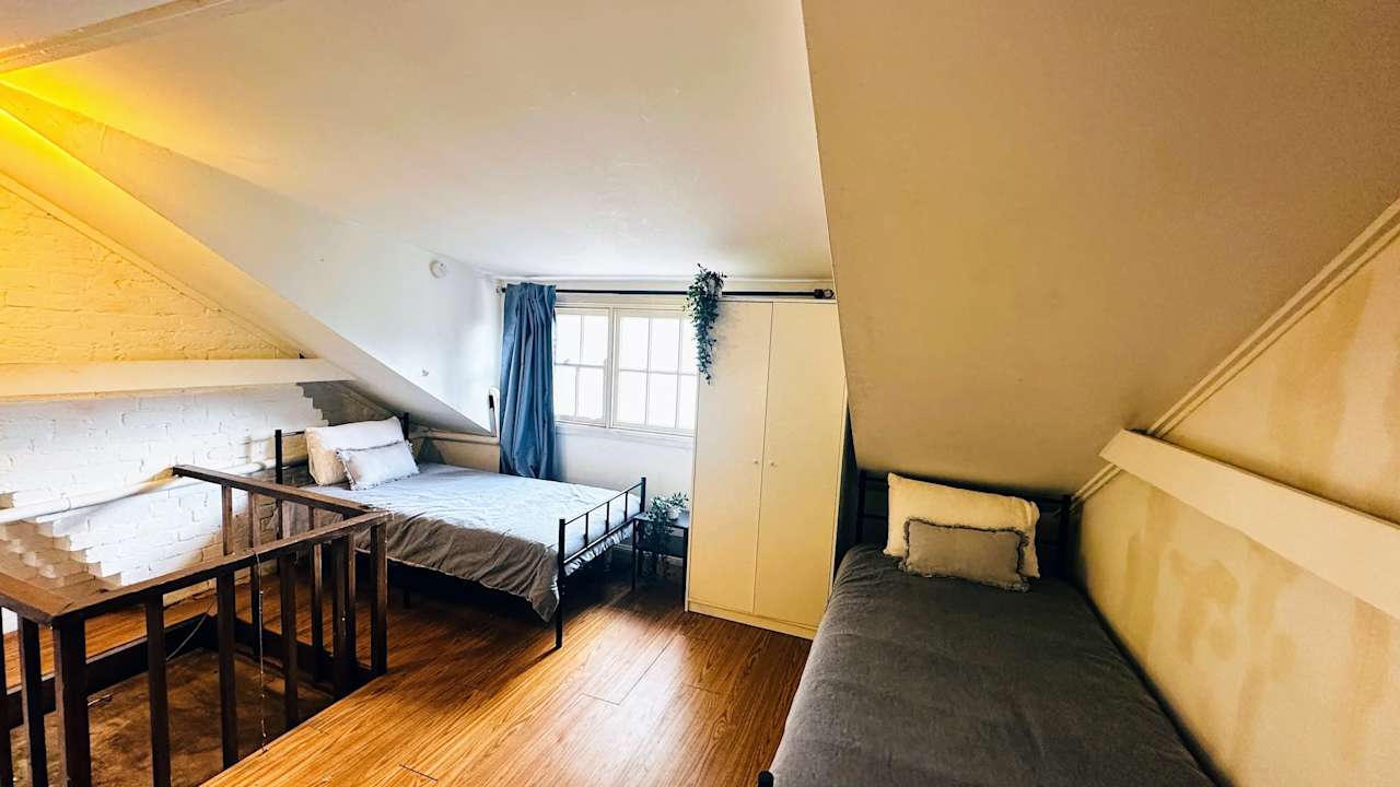 Furnished room in a flatshare