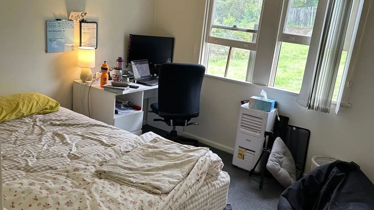 Furnished room in a share house