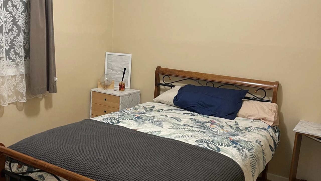 Room in a share house