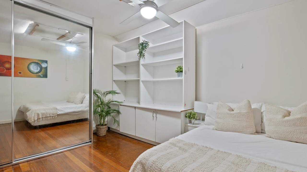 Furnished room in a share house