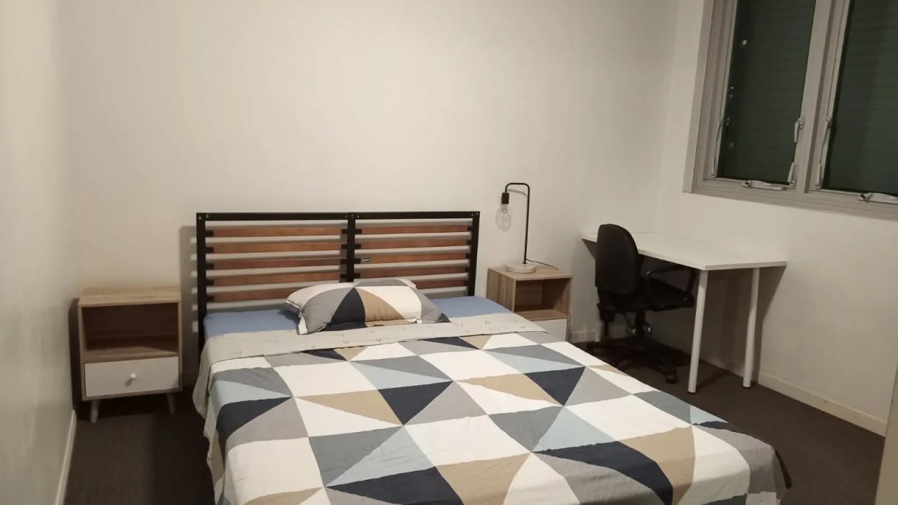 Furnished room in a flatshare