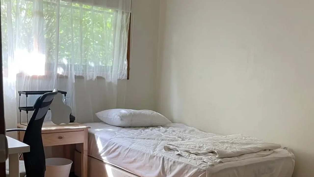Furnished room in a share house