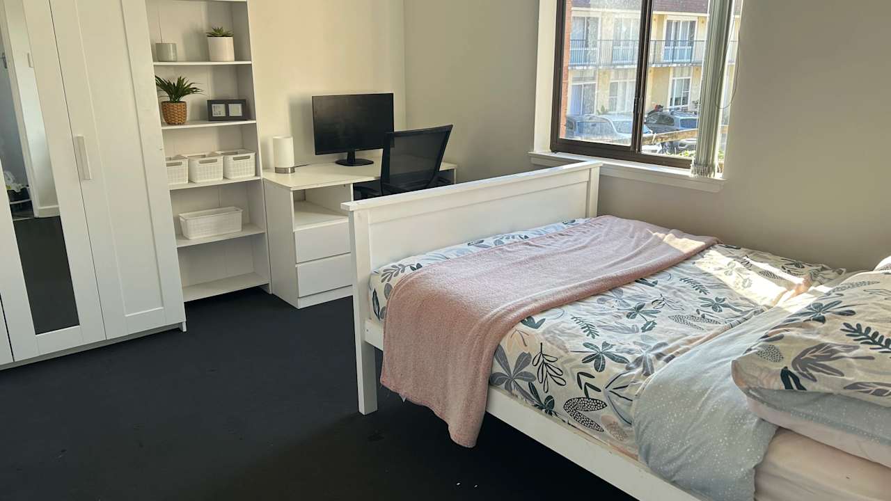 Furnished room in a flatshare