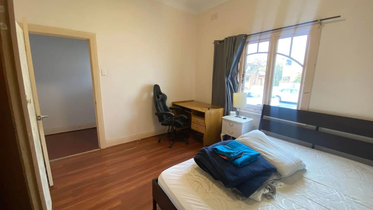 Room in a share house