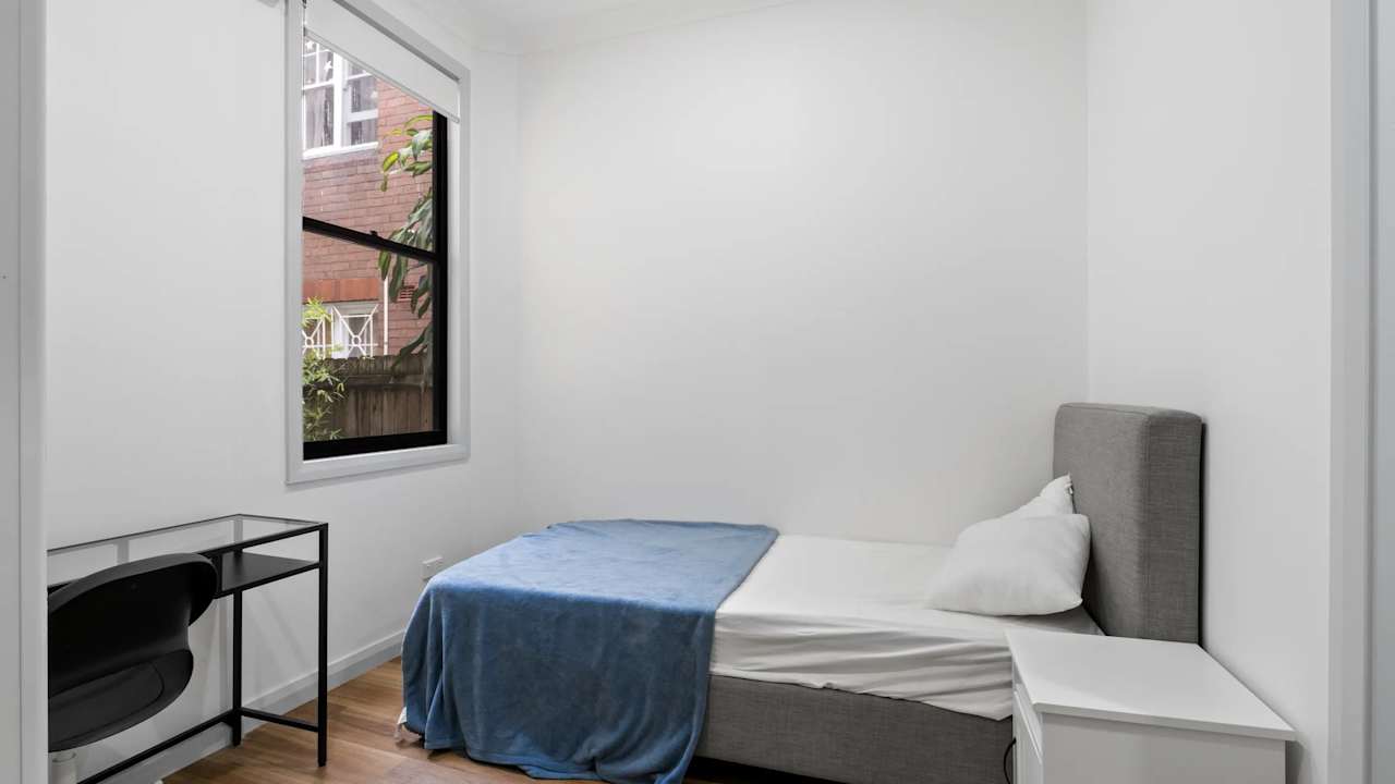 Furnished room with ensuite in a flatshare