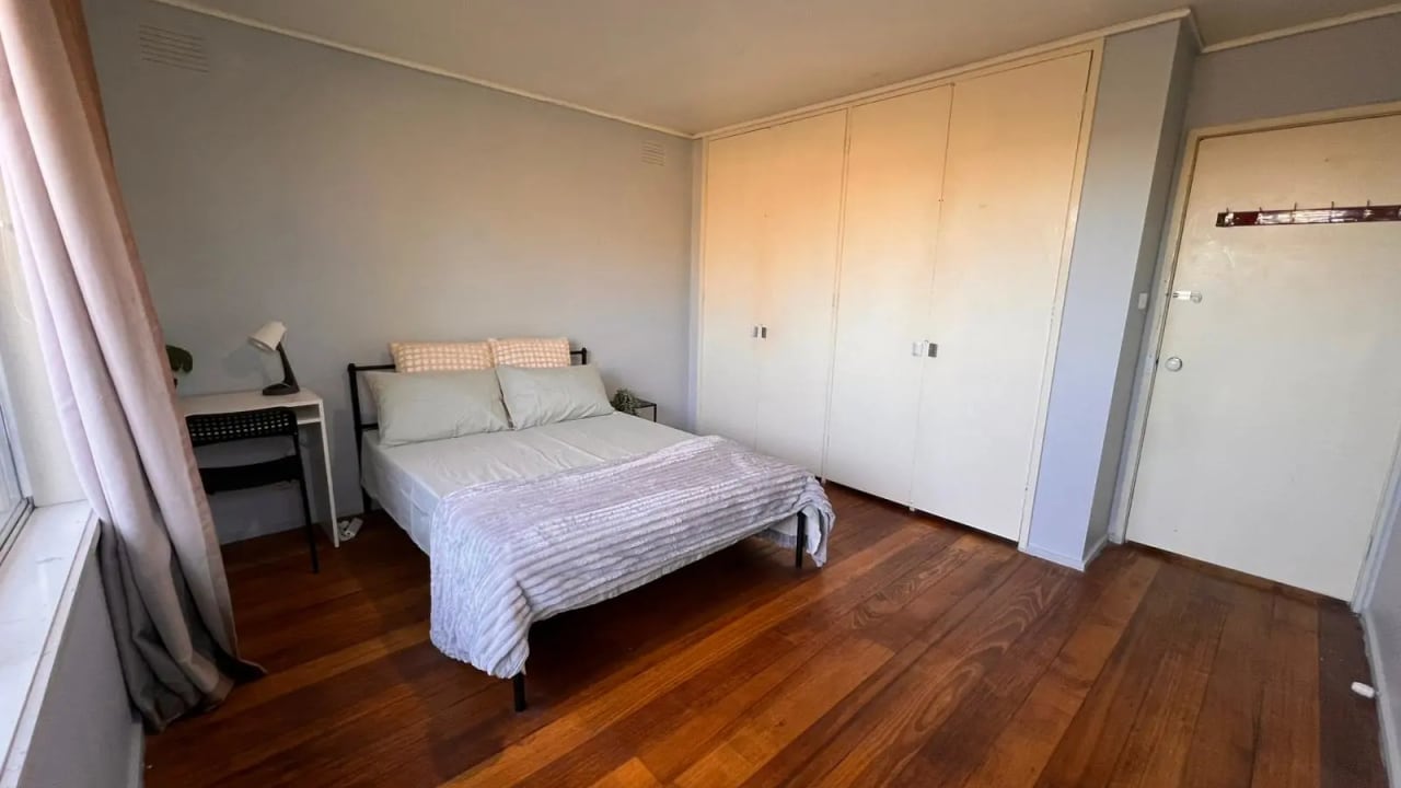 Furnished room in a flatshare