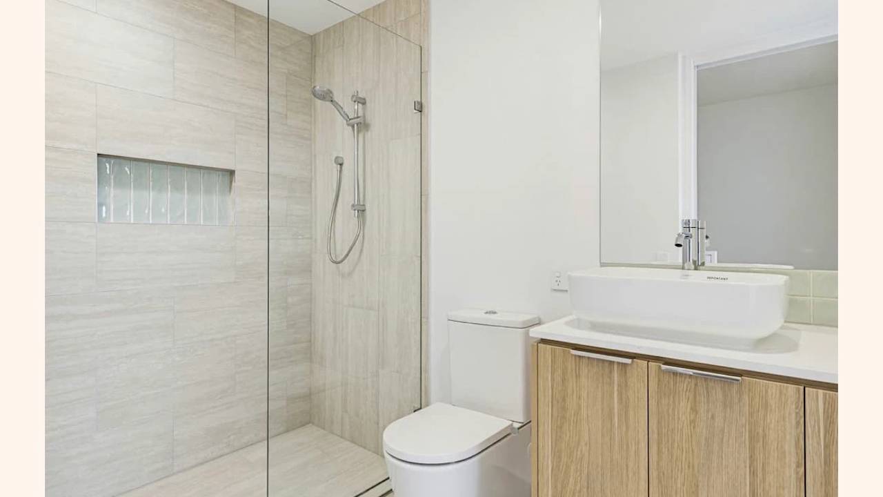 Room with ensuite in a share house