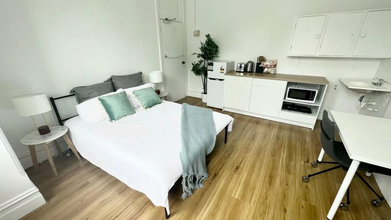 Room studio flat for rent