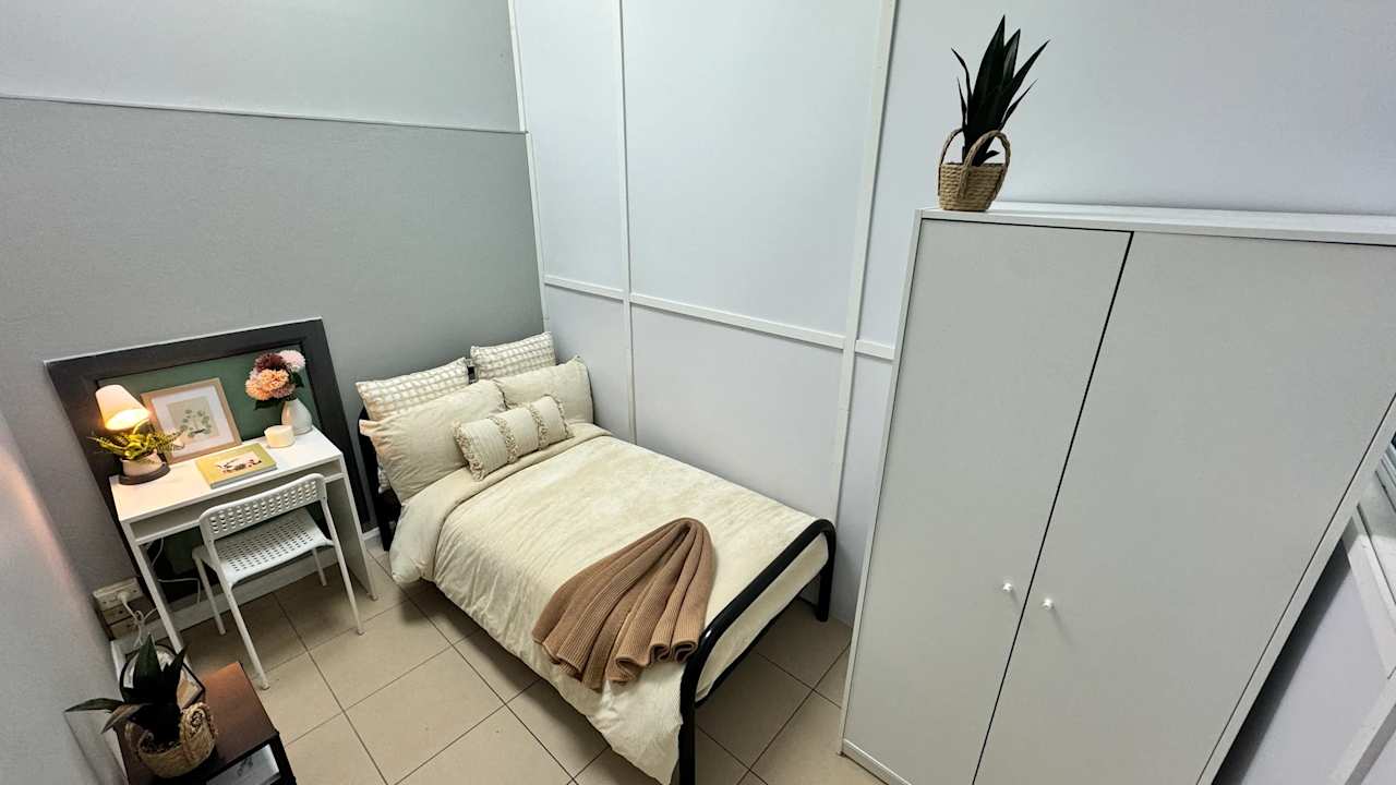 Furnished room in a share house