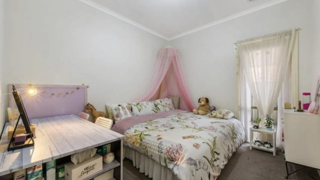 Unfurnished room in a share house