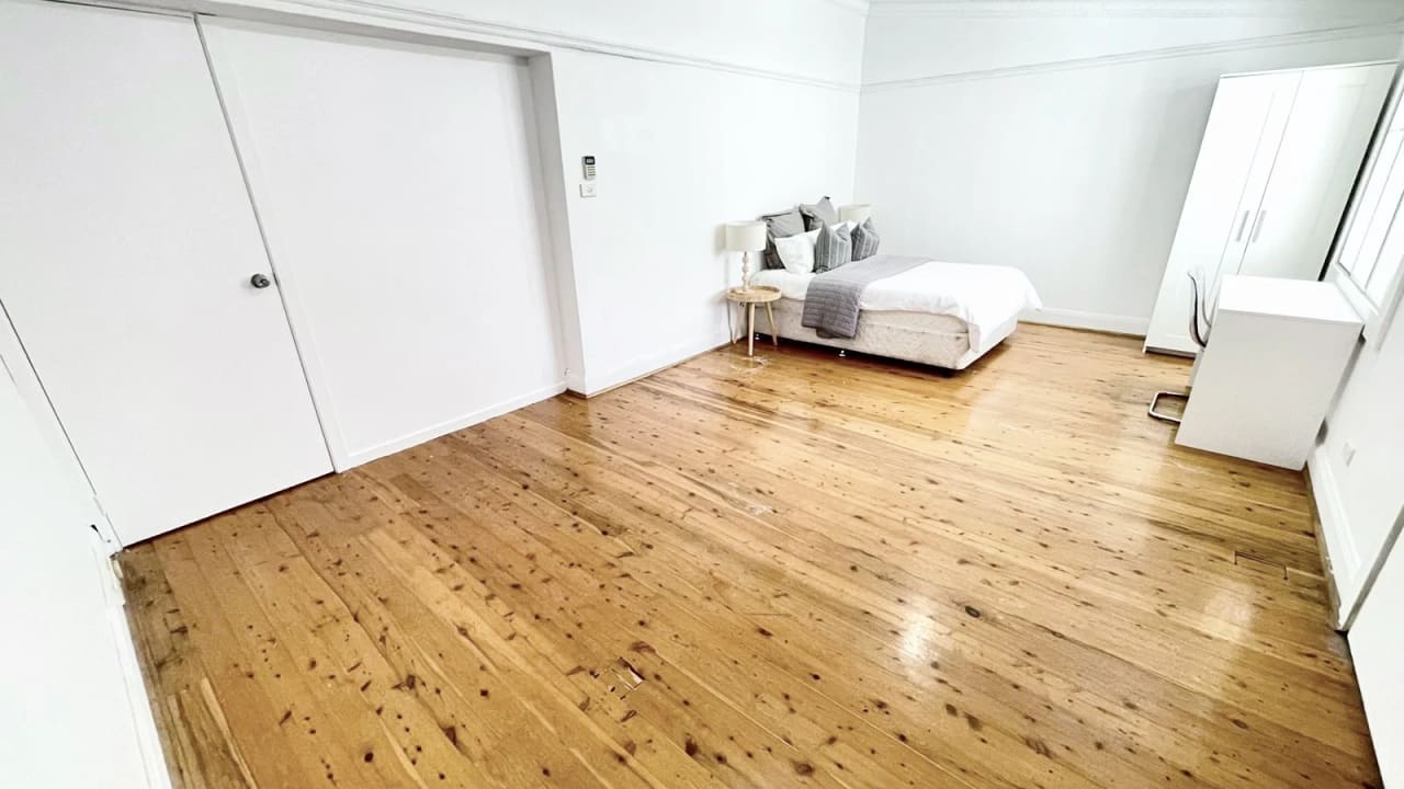 Room in a share house