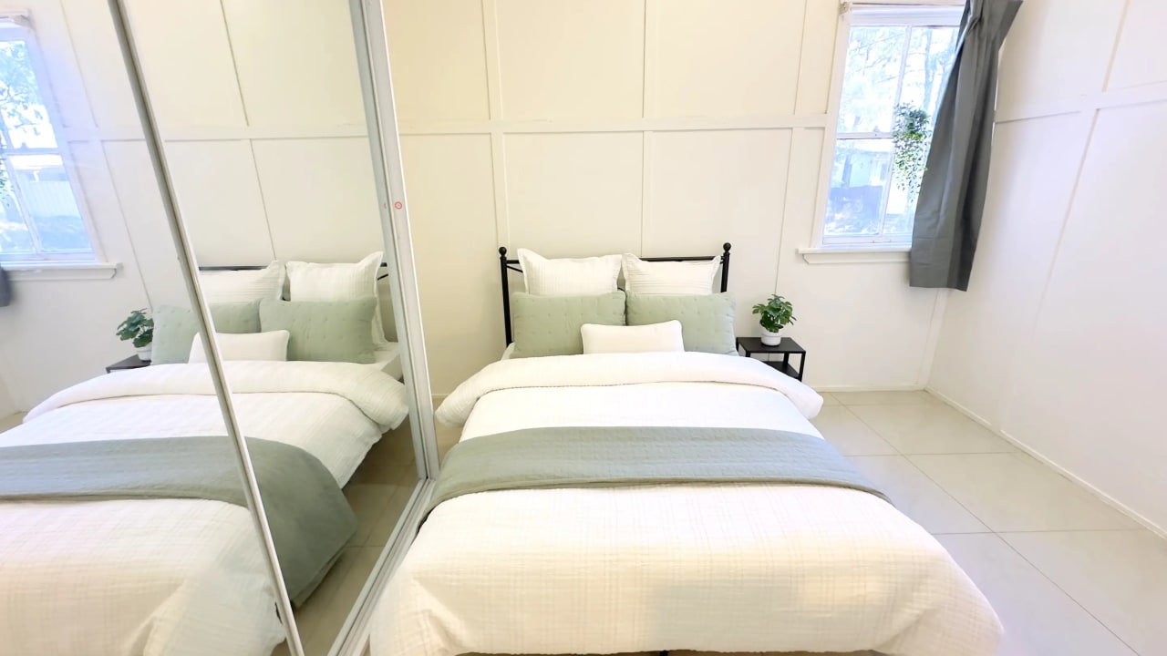 Furnished room in a share house