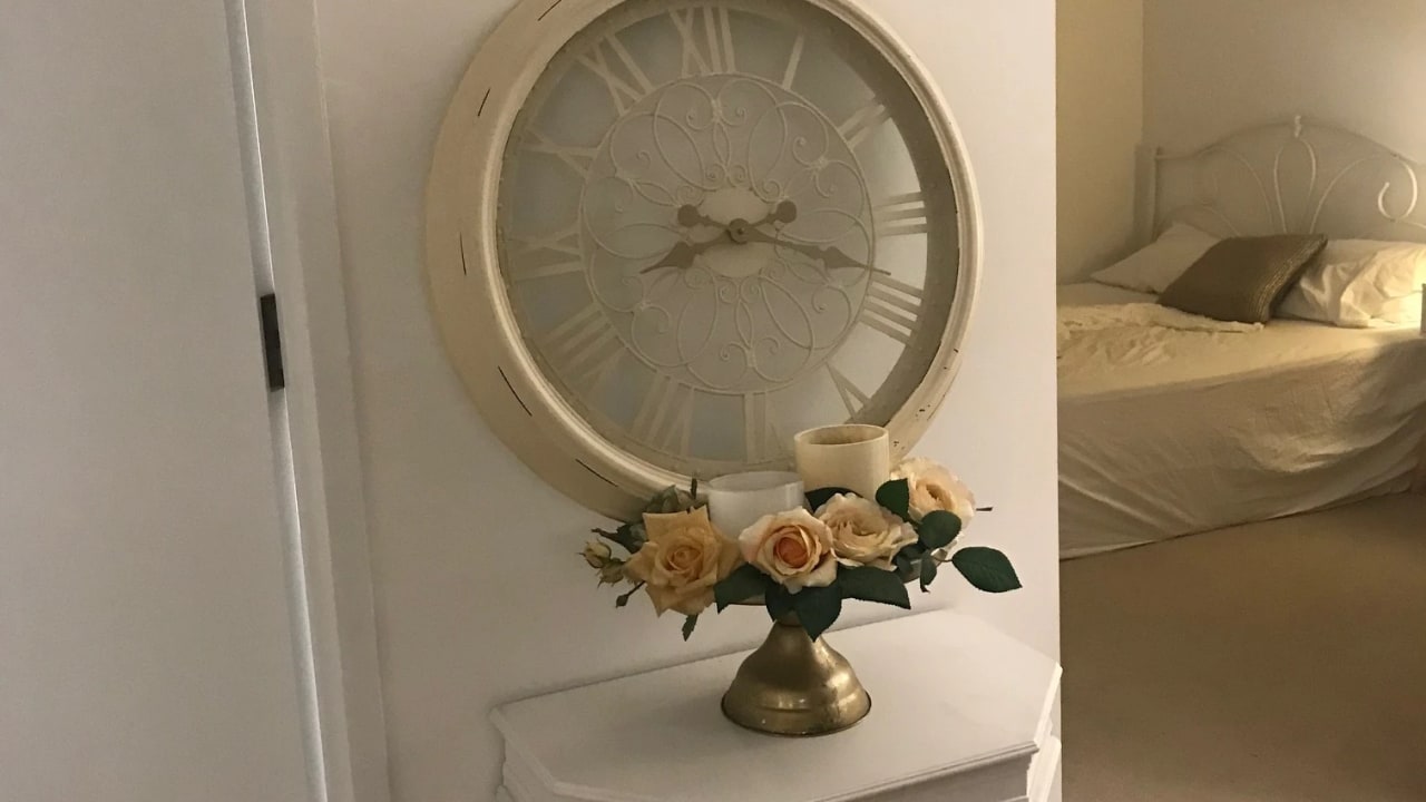 Furnished room with ensuite in a flatshare