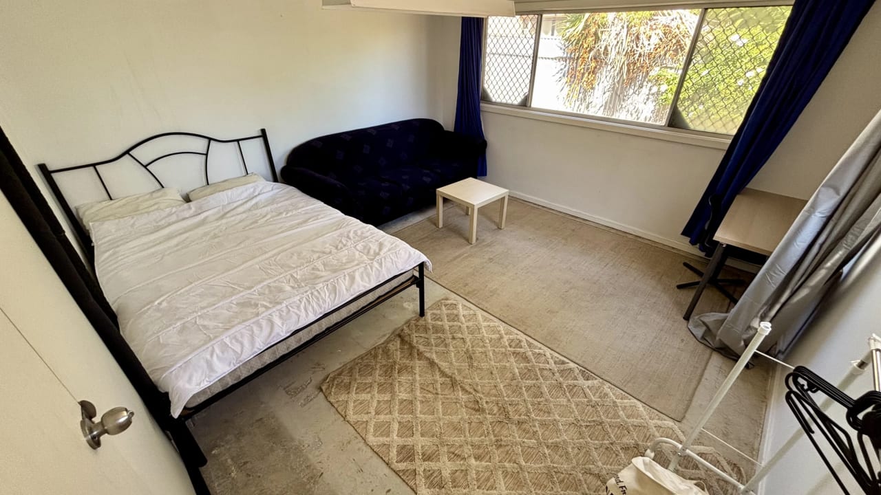 Room in a share house