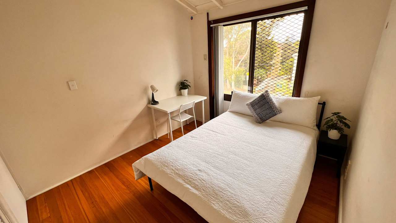 Furnished room in a flatshare