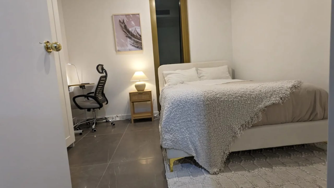 Furnished room in a flatshare