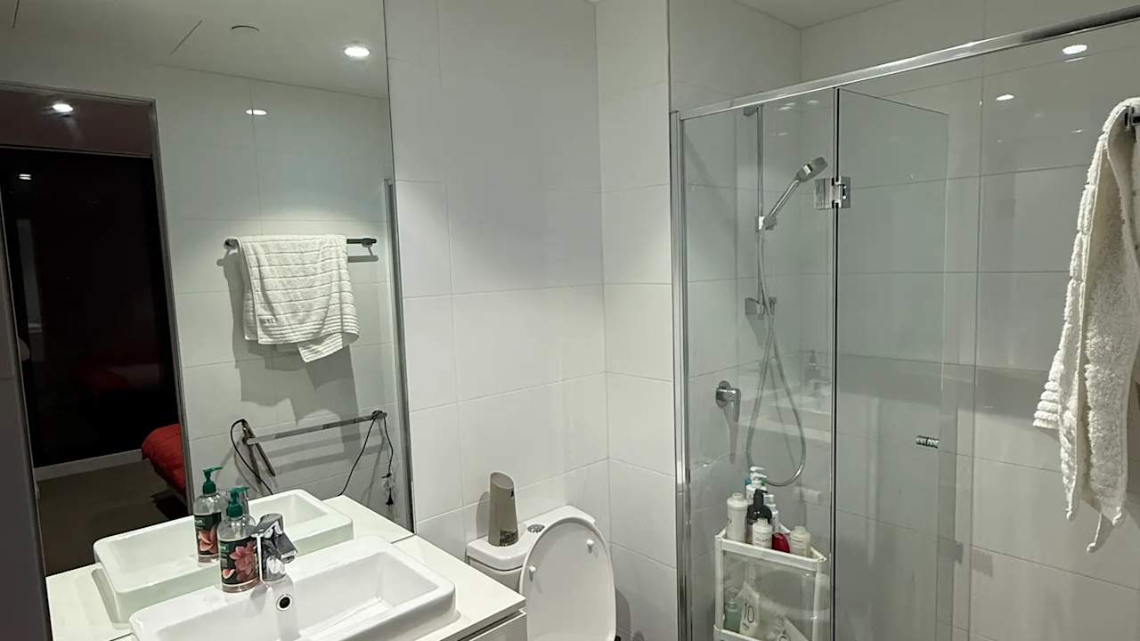 Furnished room with ensuite in a flatshare