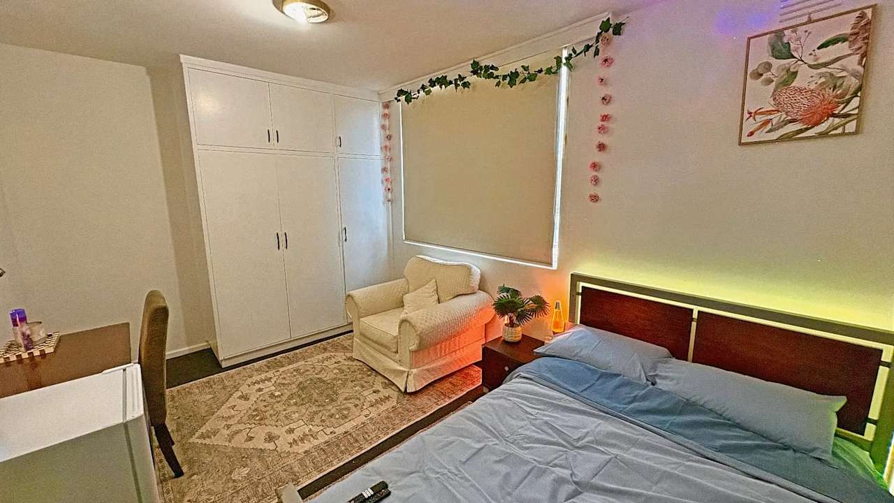 Furnished room in a flatshare