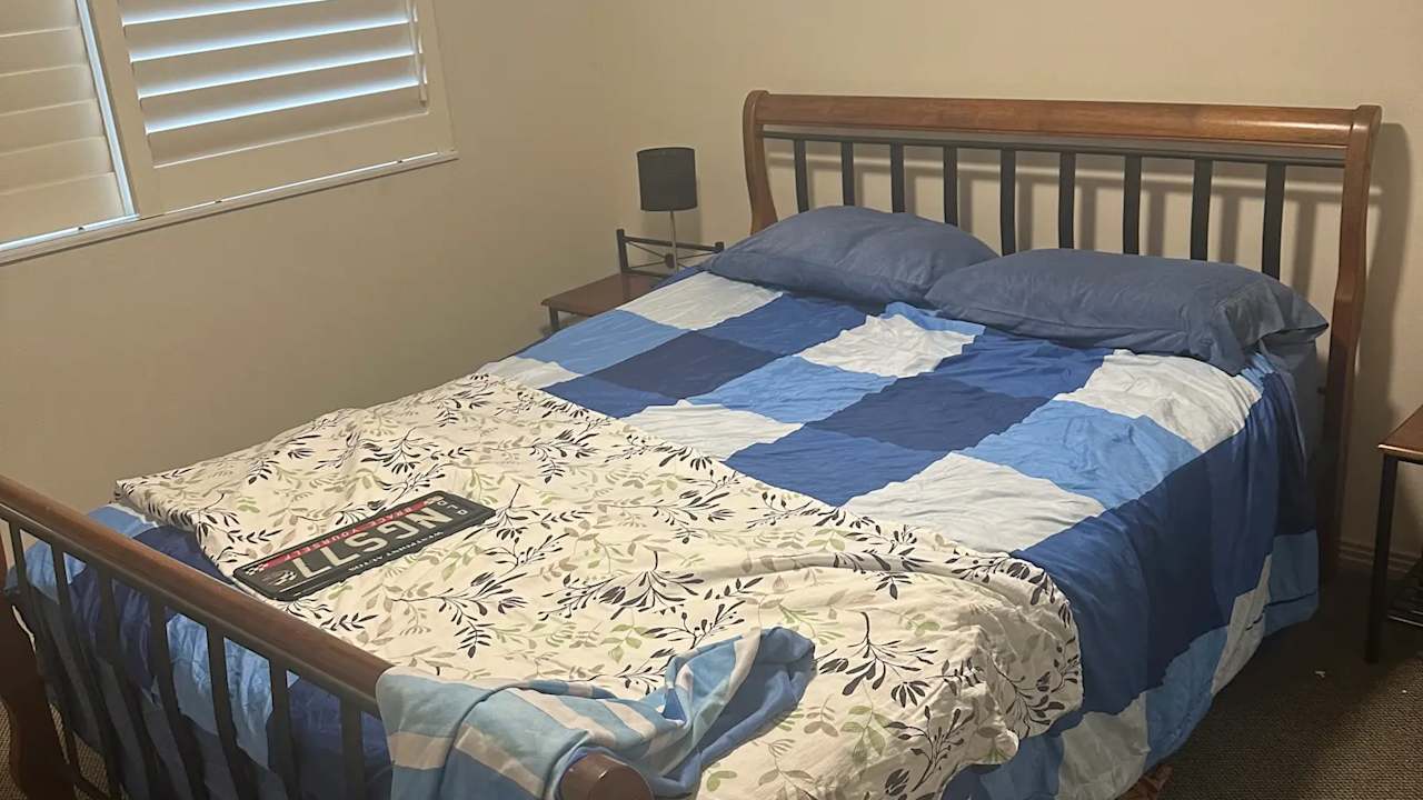 Furnished room with ensuite in a flatshare
