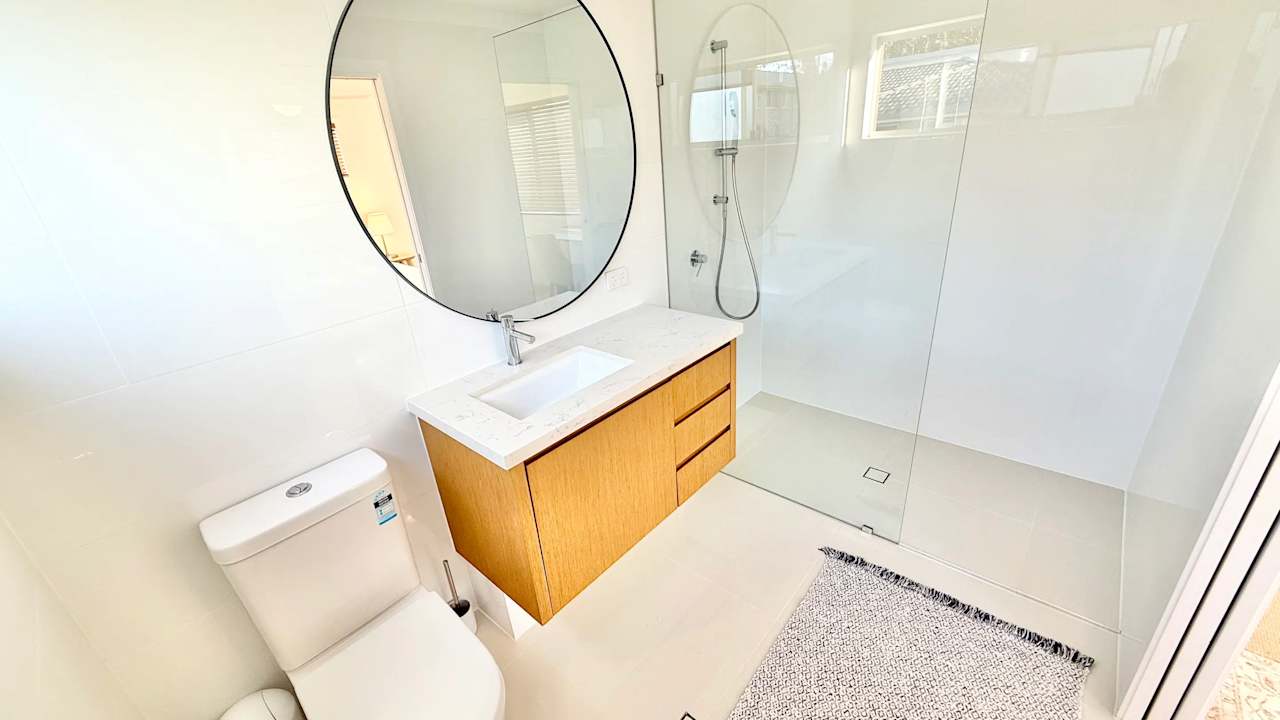 Room with ensuite in a share house