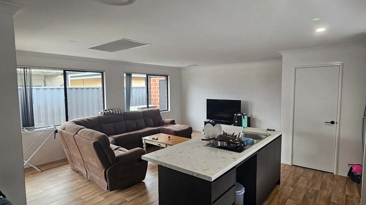 Unfurnished room in a share house