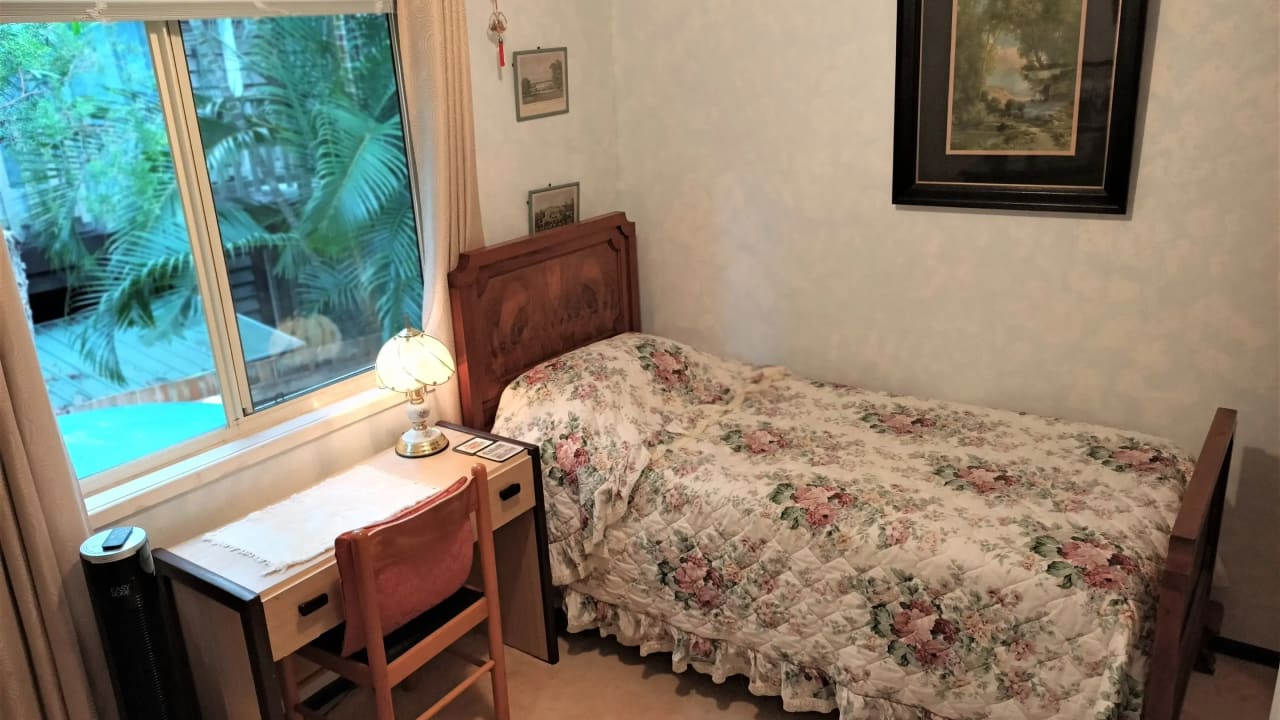 Furnished room in a share house