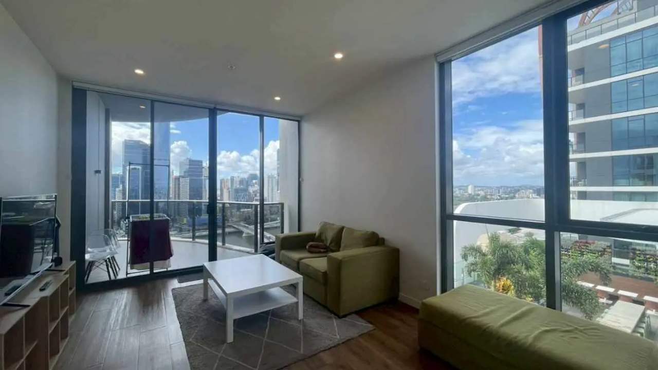 Furnished room with ensuite in a flatshare