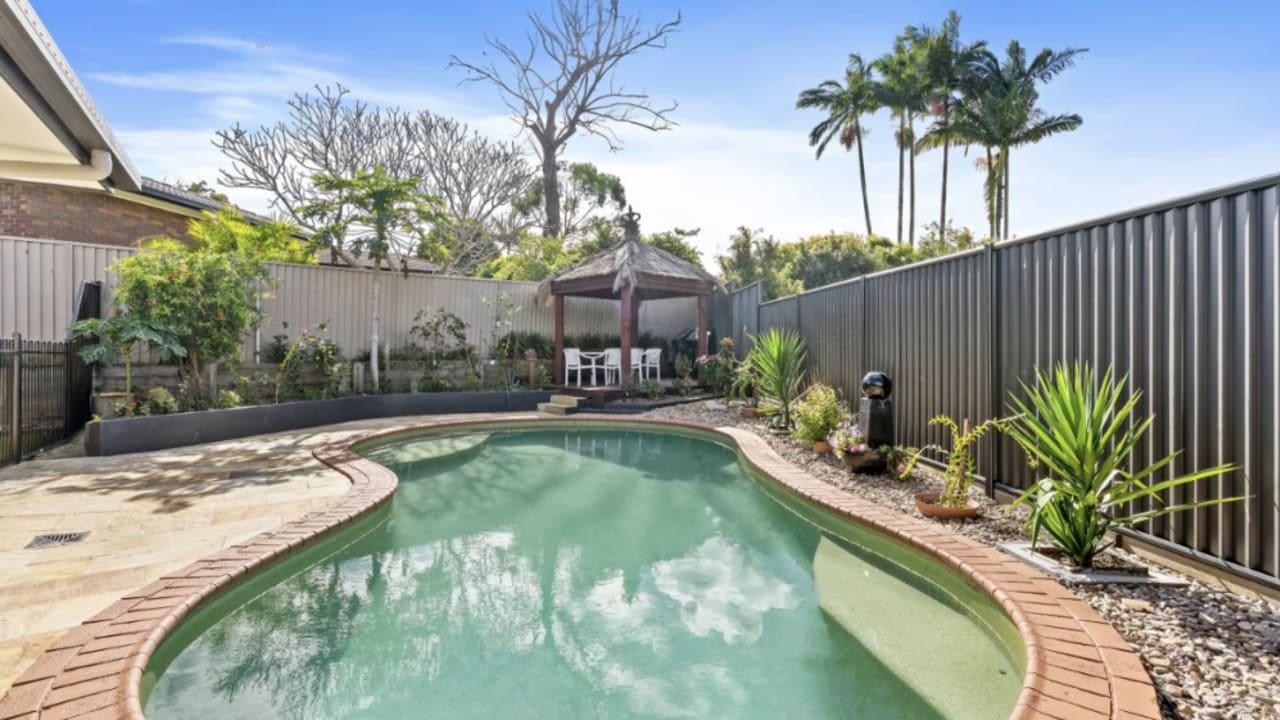 Furnished room in a share house