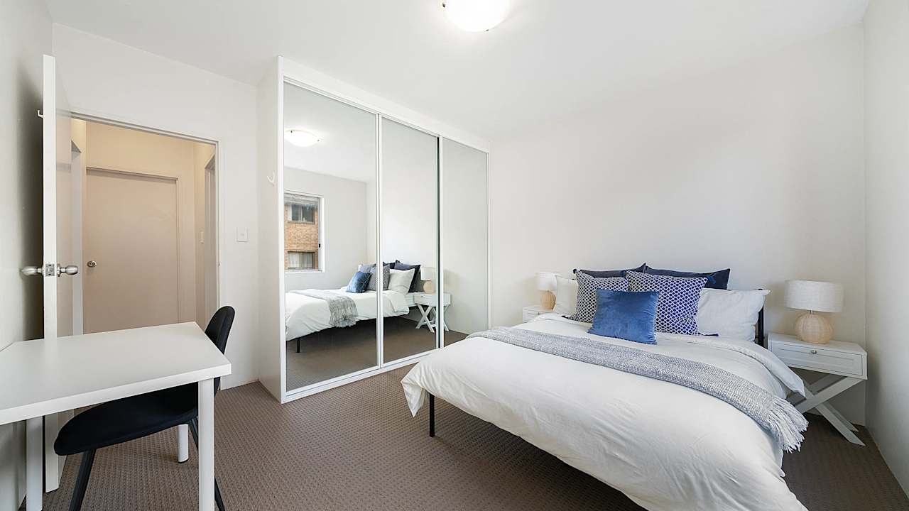 Room in a share house