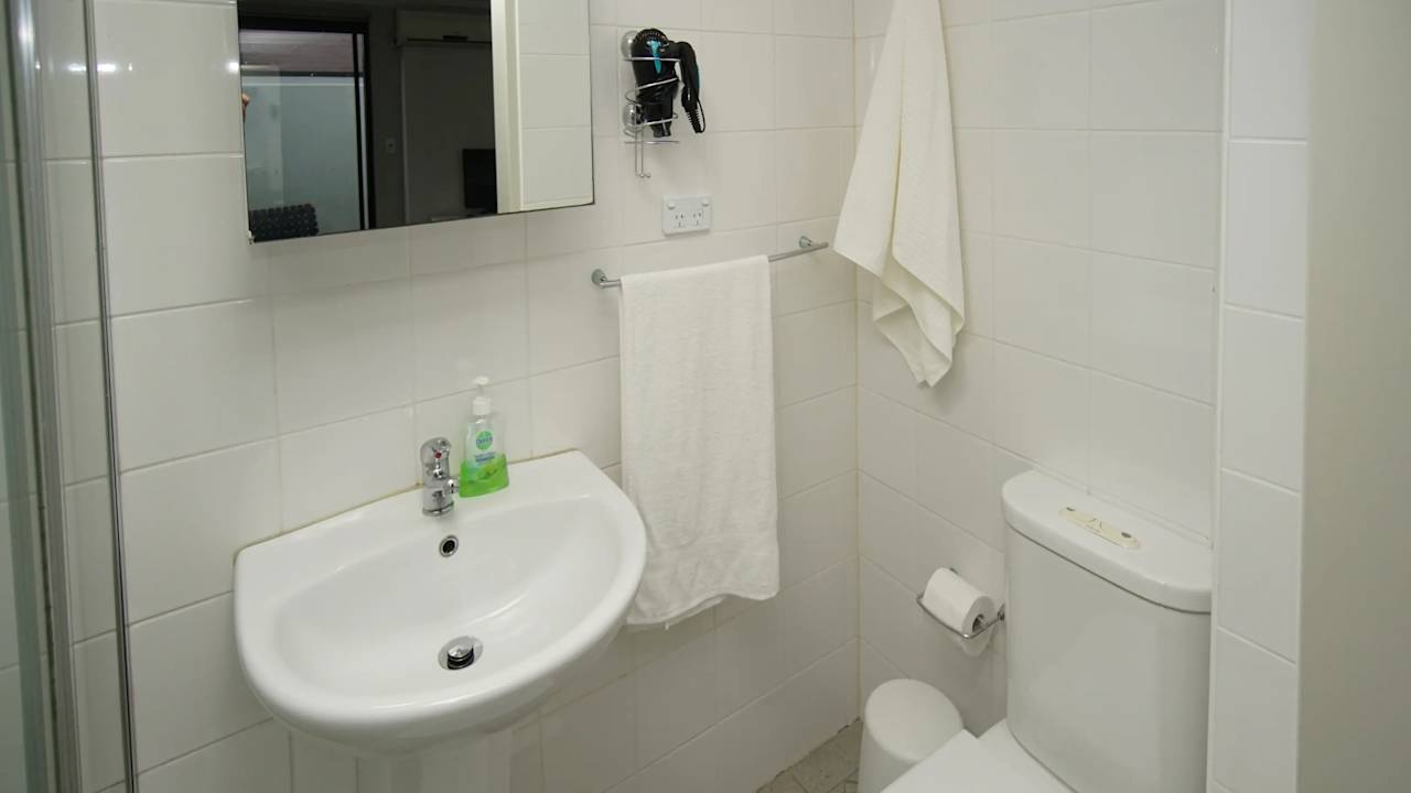 Furnished room with ensuite in a flatshare