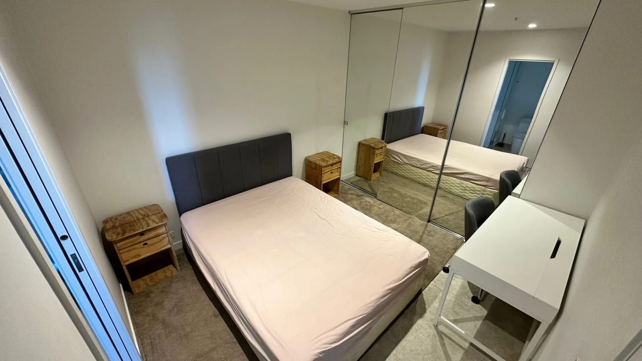 Furnished room with ensuite in a flatshare