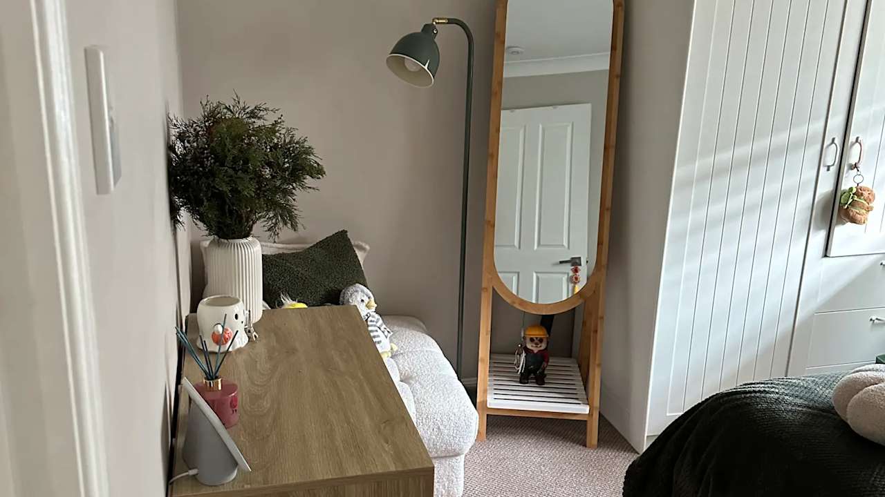 Unfurnished room in a share house