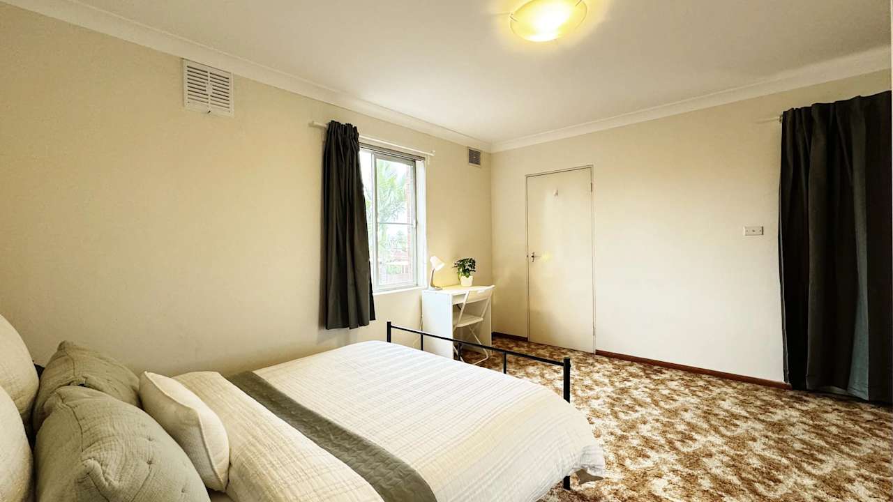 Furnished room with ensuite in a flatshare