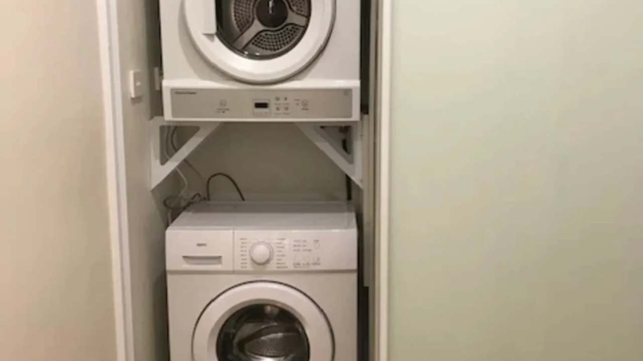 Furnished room with ensuite in a flatshare