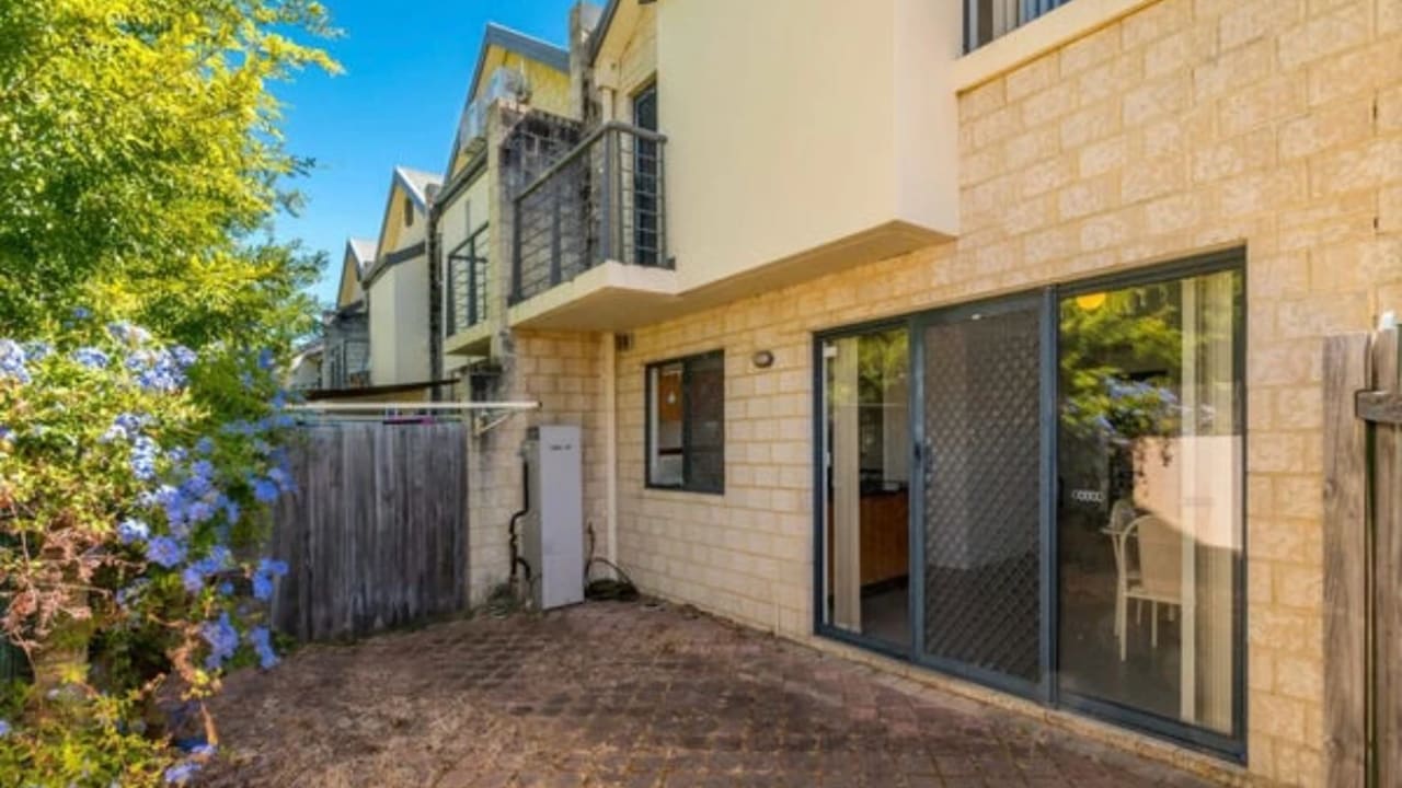 Whole property with 3 rooms for rent