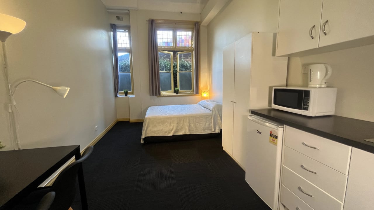 Whole property with 1 room for rent
