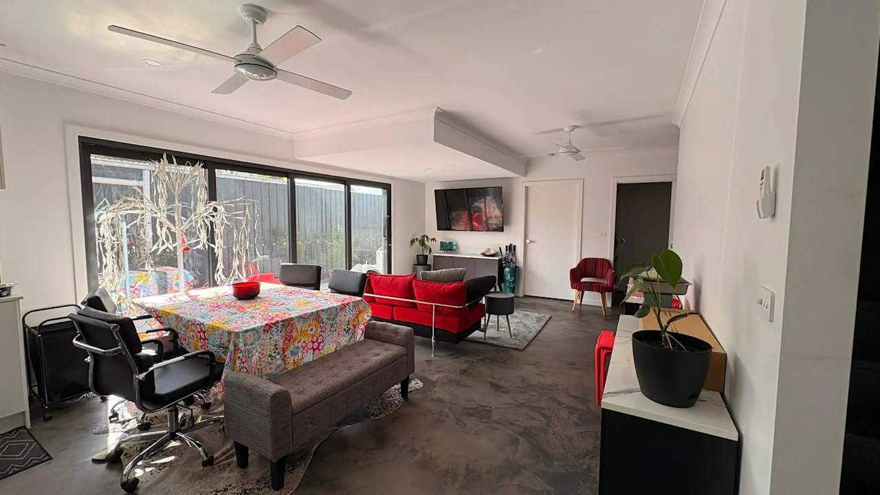 Furnished room in a share house