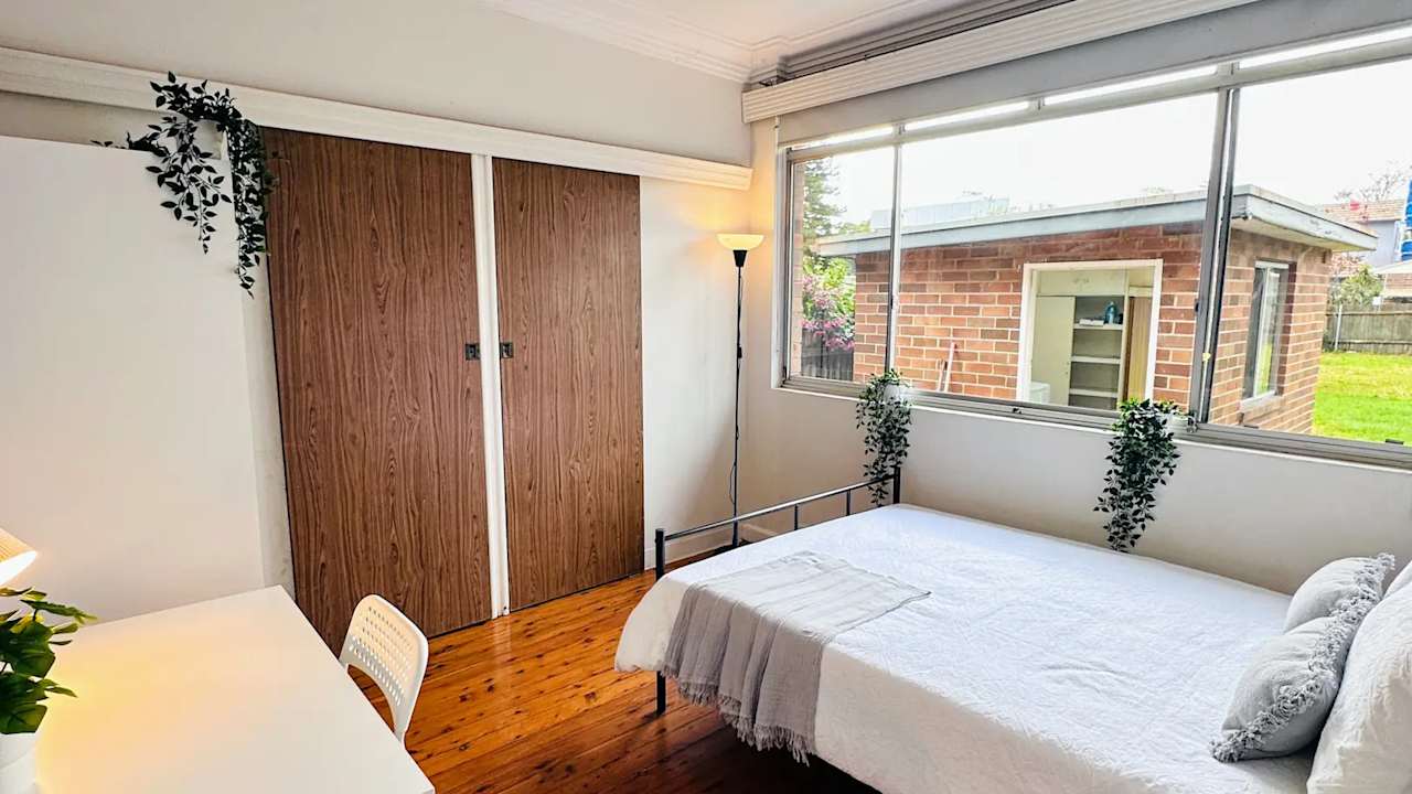 Furnished room with ensuite in a flatshare