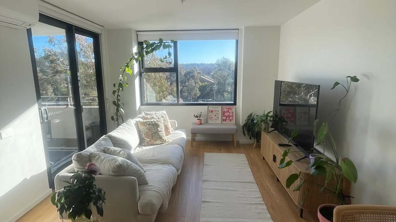 Unfurnished room with ensuite in a flatshare