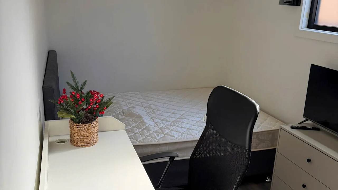Room in a share house