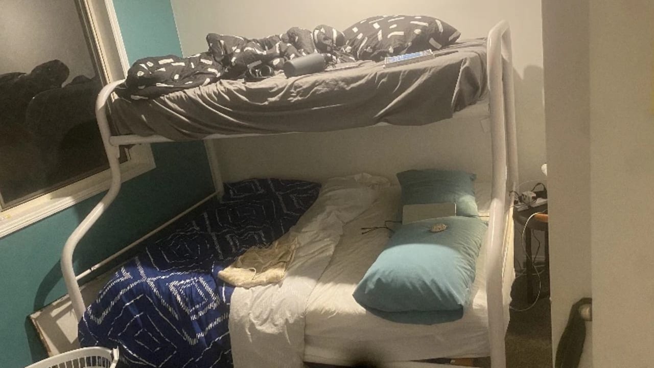 Furnished room in a share house