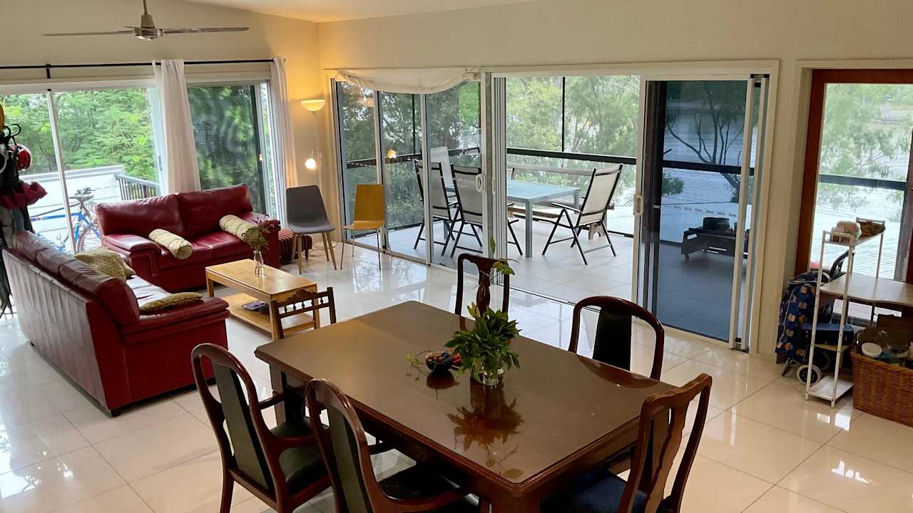 Furnished room in a flatshare