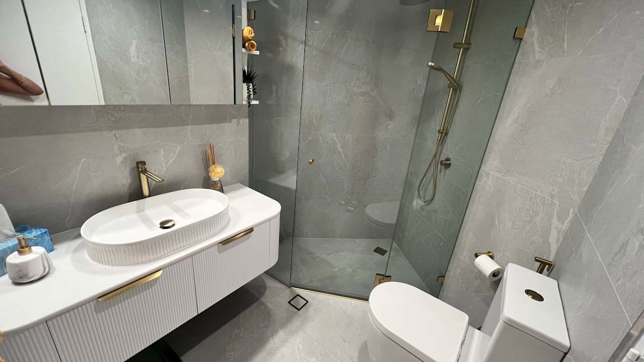 Furnished room with own bathroom