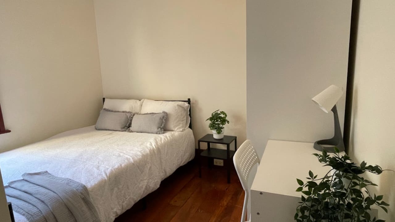Furnished room in a flatshare