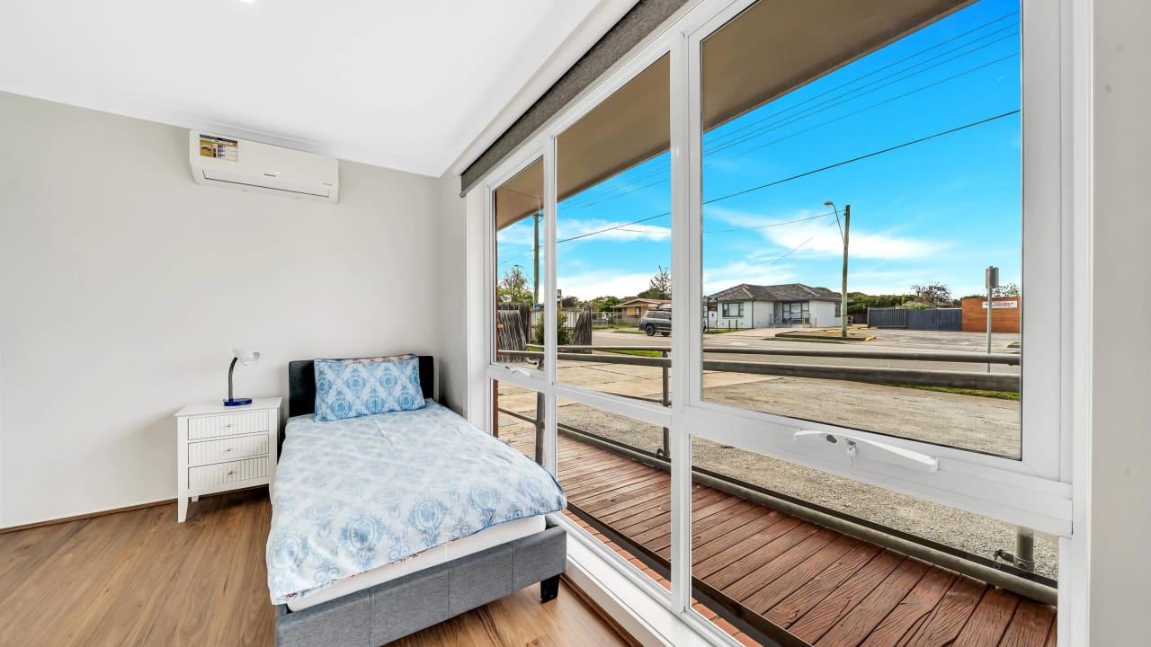 Furnished room in a share house