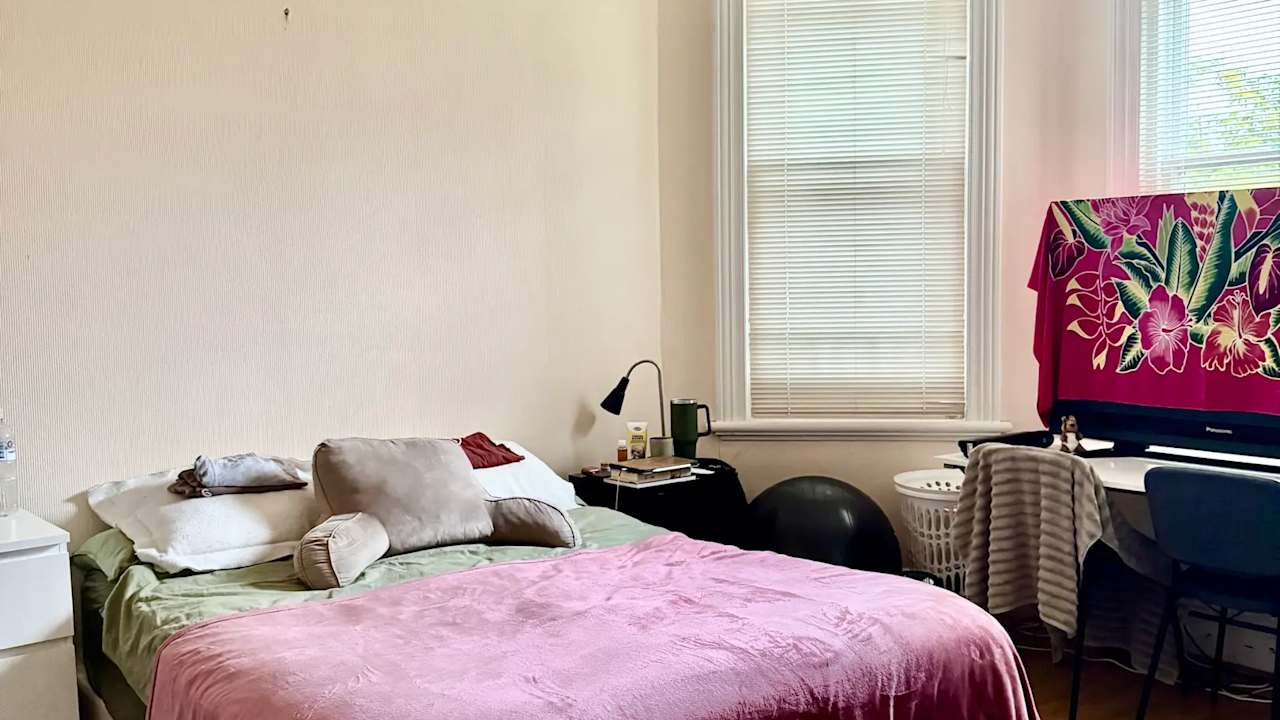 Furnished room in a share house