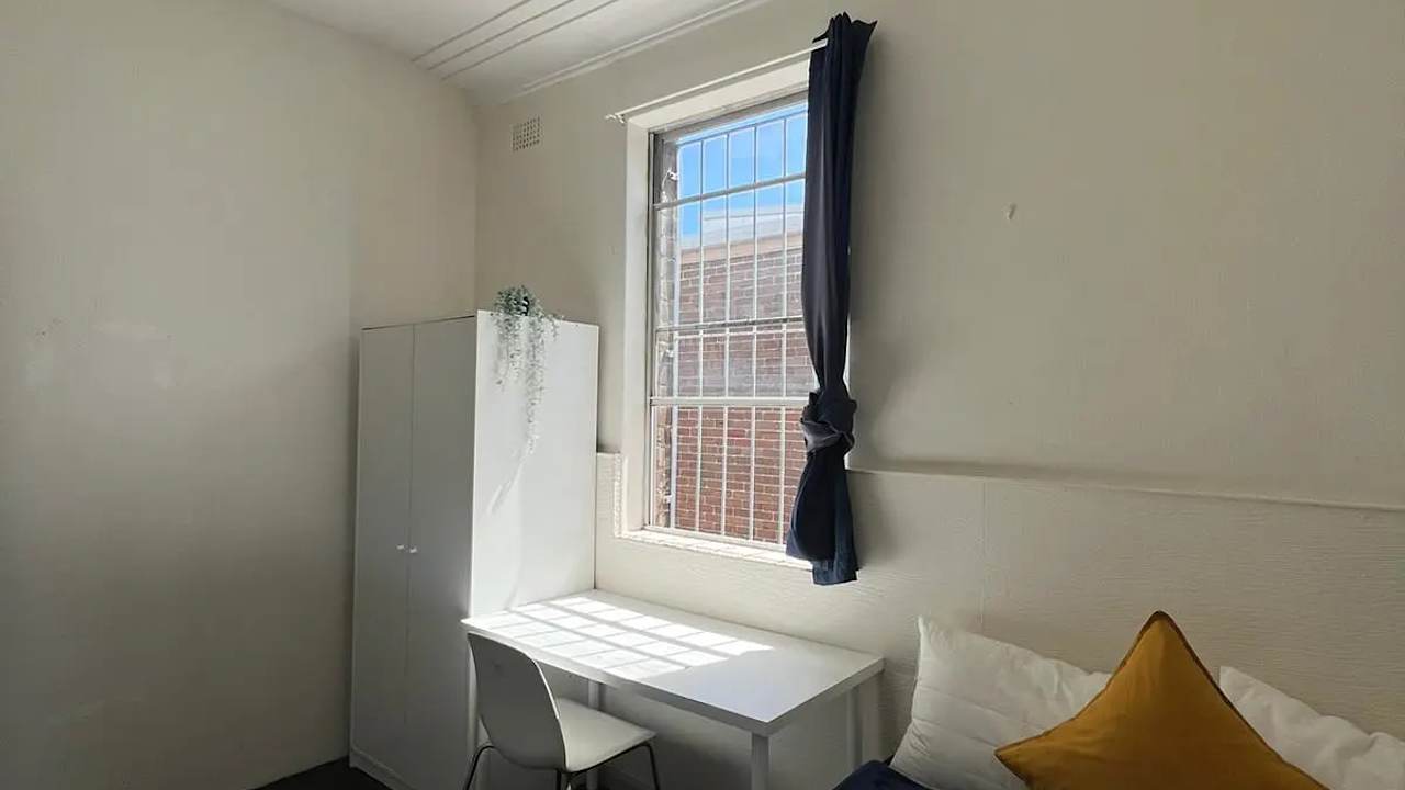 Furnished room in a flatshare
