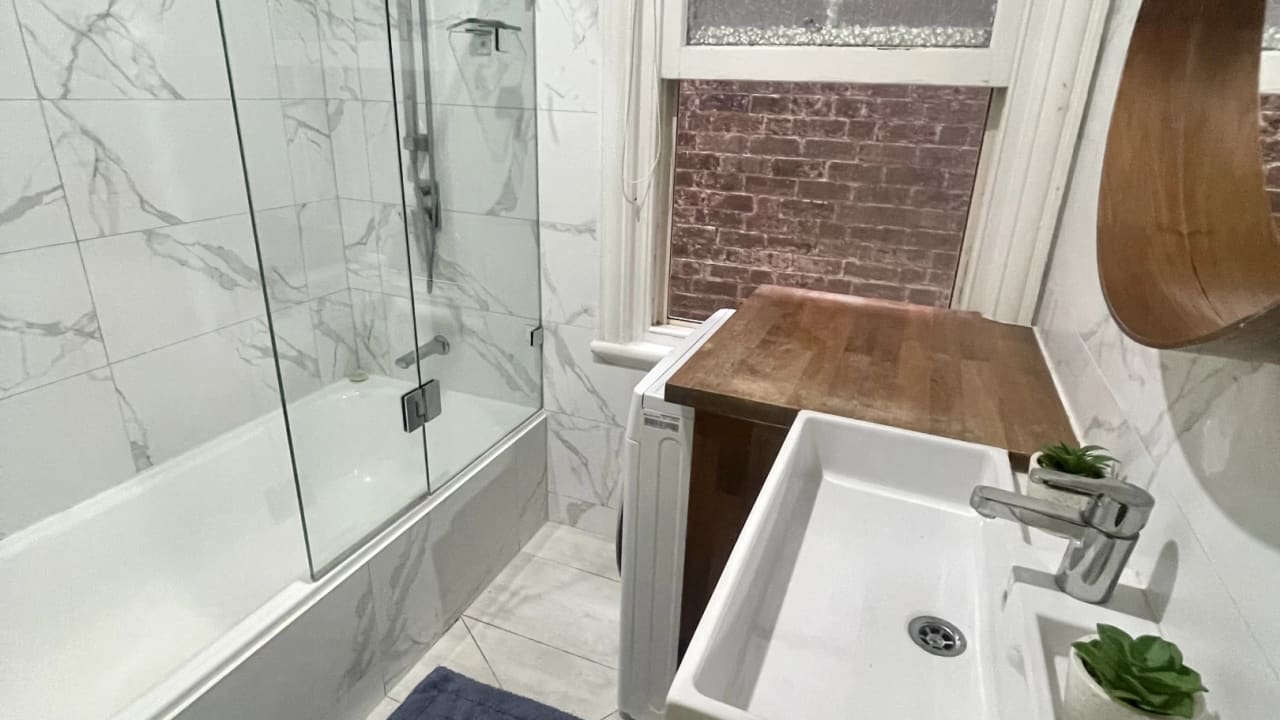 Furnished room in a share house